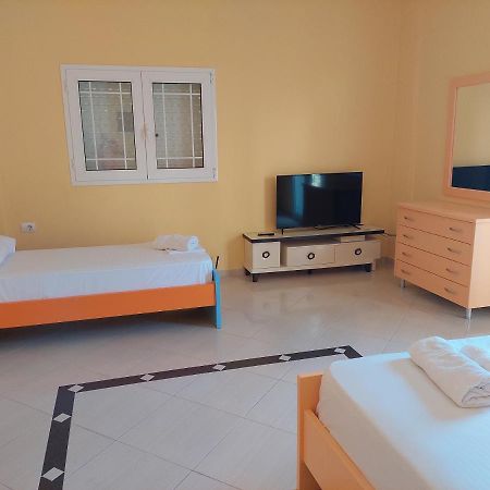 Emi'S Villa Εξαμίλιο Εξωτερικό φωτογραφία