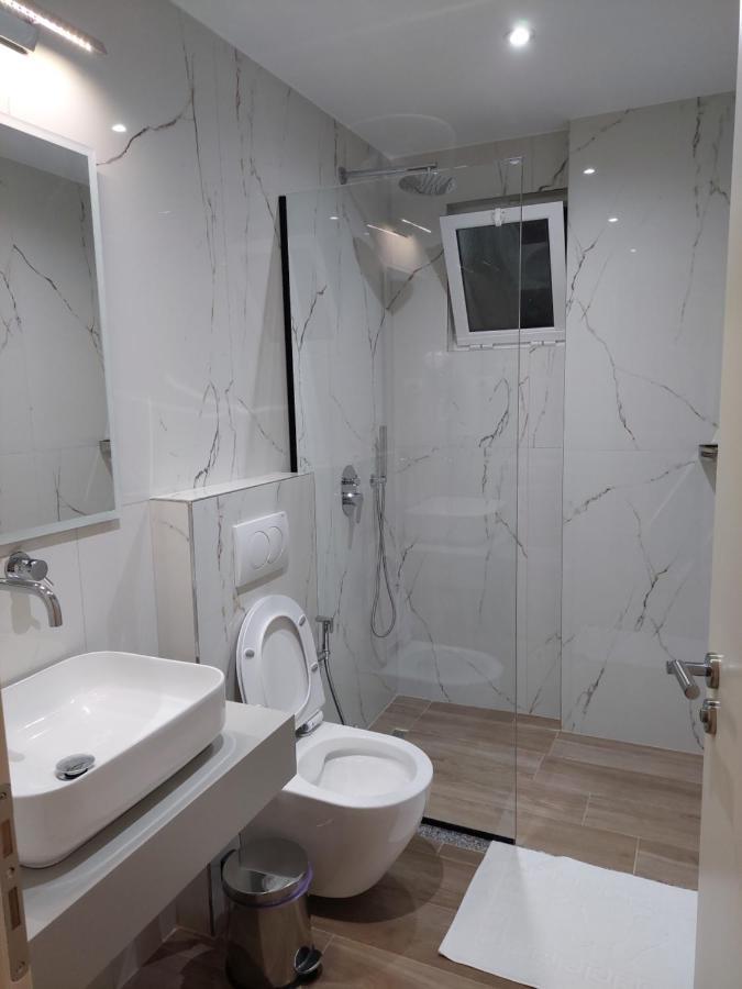 Emi'S Villa Εξαμίλιο Εξωτερικό φωτογραφία